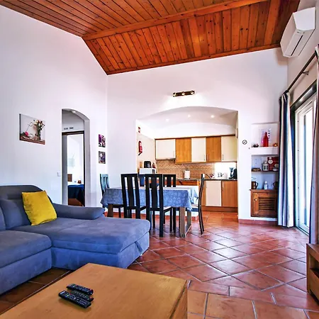 Lotus Villa, 阿尔布费拉