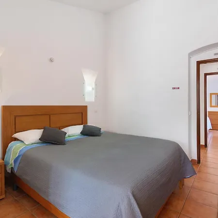Lotus Villa, Αλμπουφέιρα