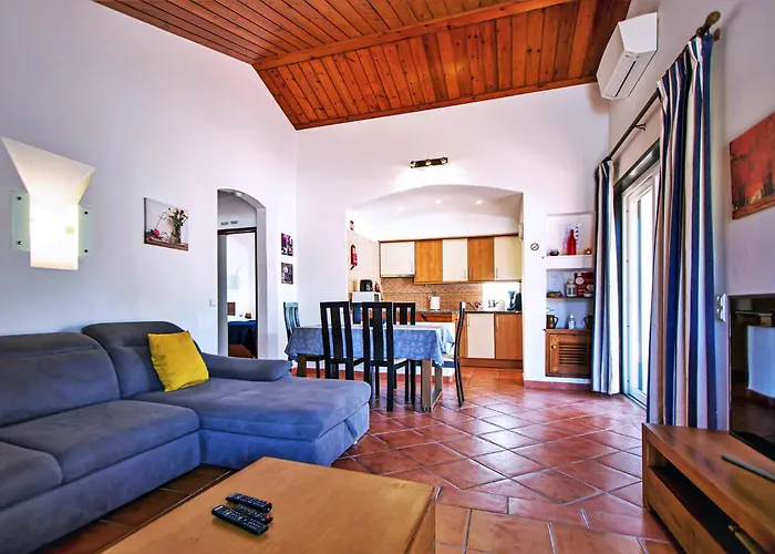 Lotus Villa, Αλμπουφέιρα