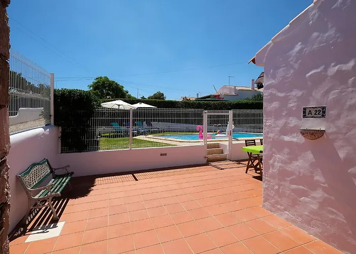 Lotus Villa, Βίλα