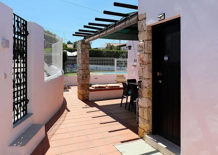 Lotus Villa, * Αλμπουφέιρα