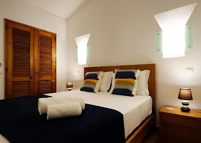 Lotus Villa, * Αλμπουφέιρα