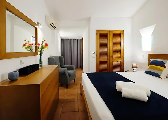 Βίλα Lotus Villa, Αλμπουφέιρα