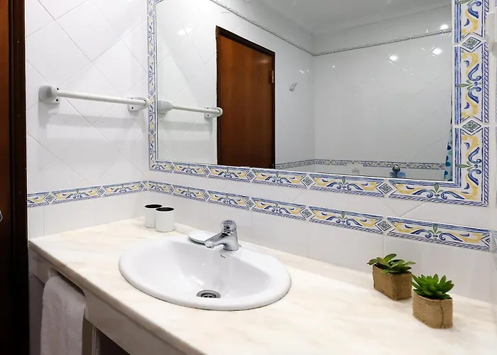 Lotus Villa, Αλμπουφέιρα