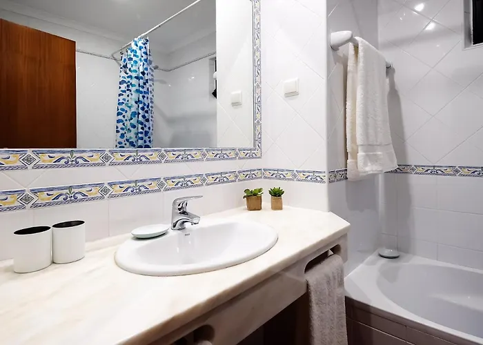 Lotus Villa, Βίλα