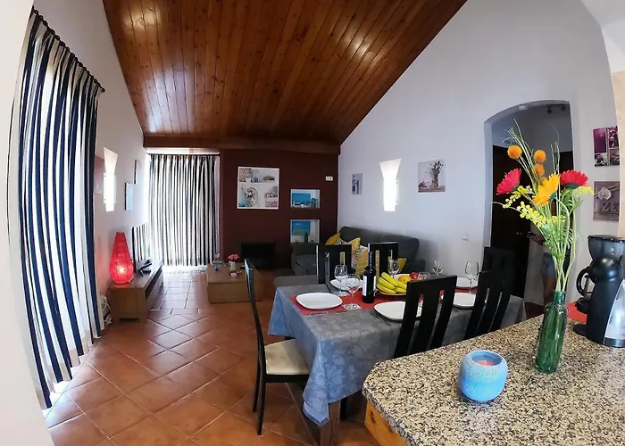 Lotus Villa, Βίλα Αλμπουφέιρα